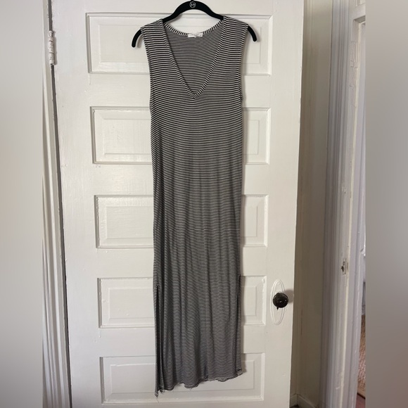 Rag & Bone fitted dress! Pair with sneakers for the perfect look. - Picture 6 of 6